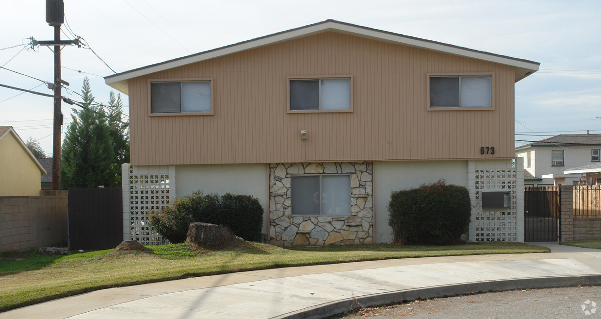Foto del edificio - 673 S Eremland Dr