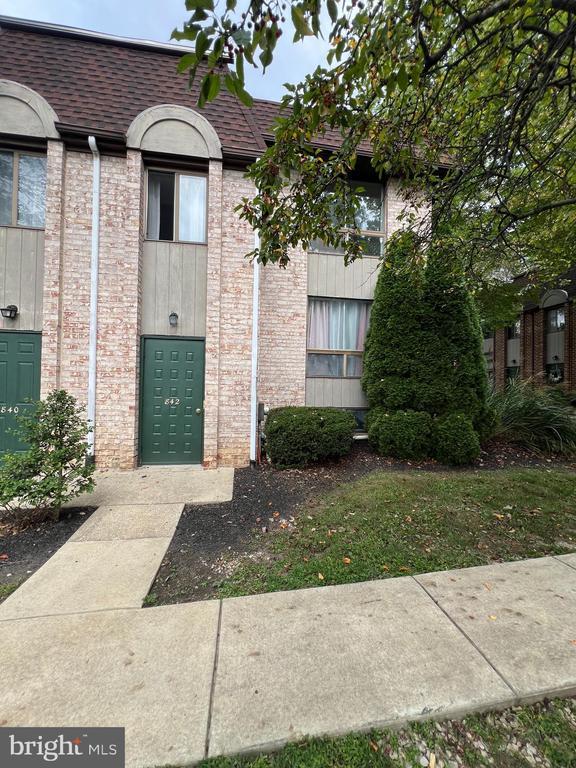Building Photo - 842B Putnam Blvd