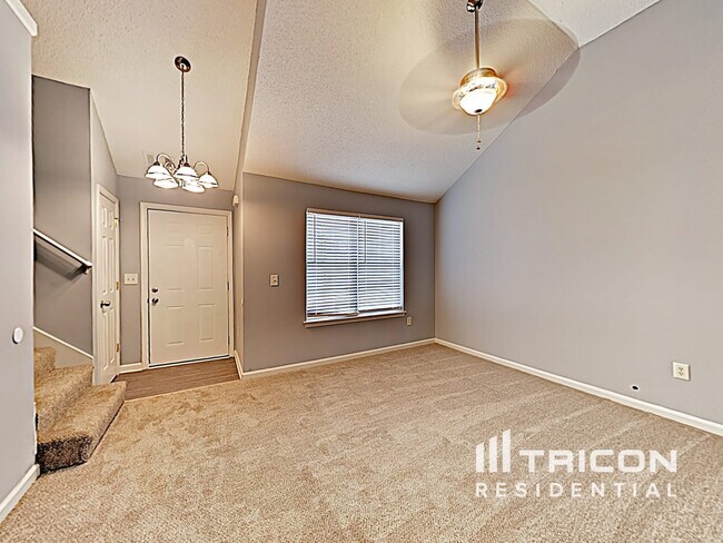 Foto del edificio - 6030 Crooked Creek Dr.