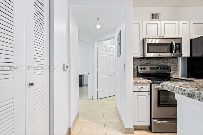 Foto del edificio - 17150 N Bay Rd
