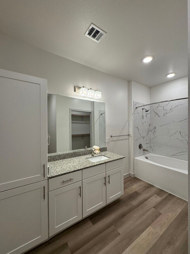 Foto del edificio - 1300 Southeast Pkwy