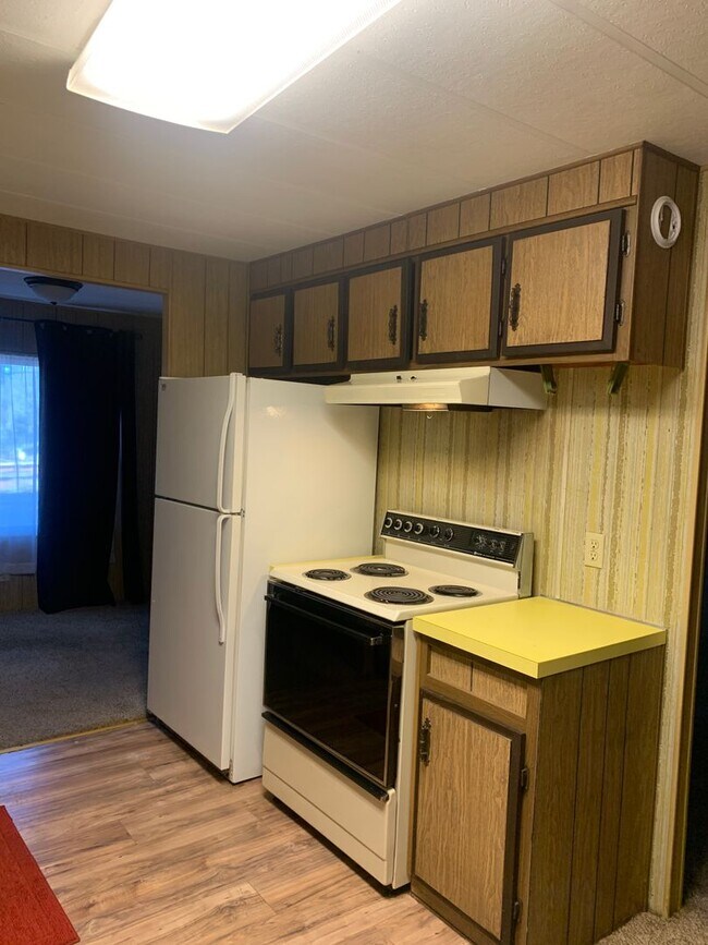 Building Photo - 2 Bedroom one bath Manufactured home on Cu...
