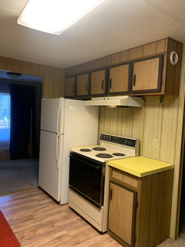 Building Photo - 2 Bedroom one bath Manufactured home on Cul De Sac