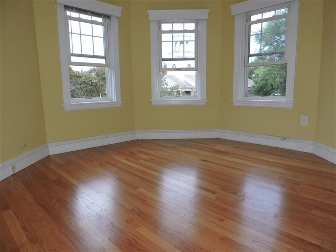 Building Photo - 11 Beech St