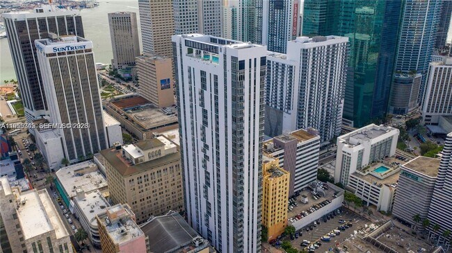 Foto del edificio - 151 SE 1st St