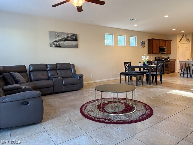 Foto del edificio - 3548 E Tompkins Ave