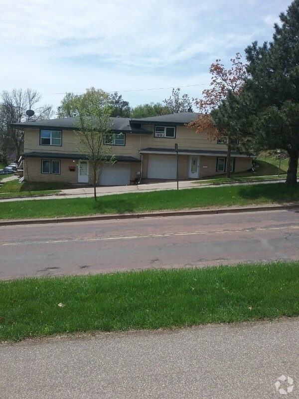 Saint Anthony Heights Apartments for Rent with Hardwood Floors