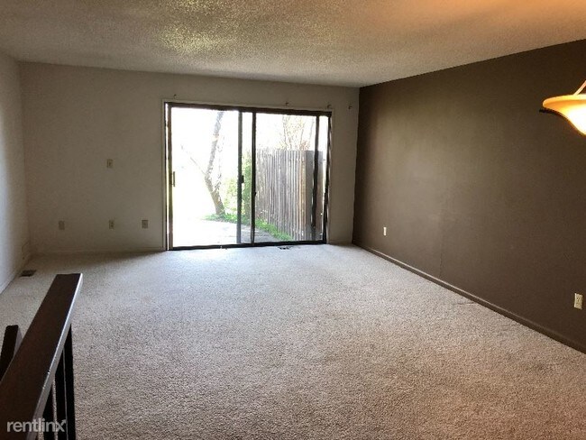 Building Photo - 3 br, 2.5 bath Townhome - 54 Shadow Lane