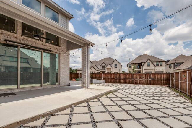 Building Photo - 12535 Mercer Pkwy