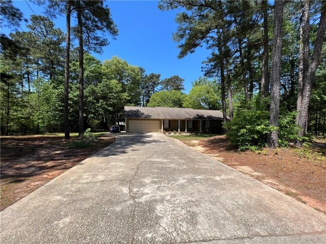 Building Photo - 800 McCullough Rd
