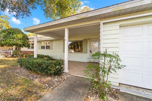 Building Photo - 2BR 2BA Villa Available Now On Top of the Word!