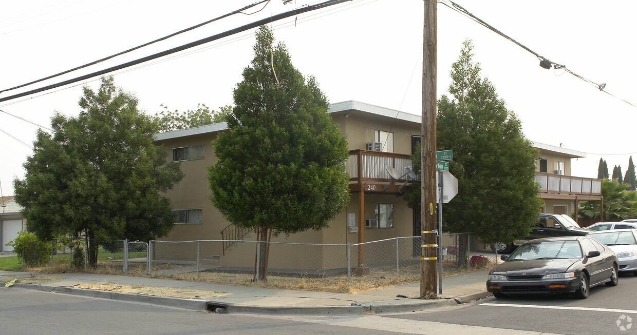 Building Photo - 240 Lawton
