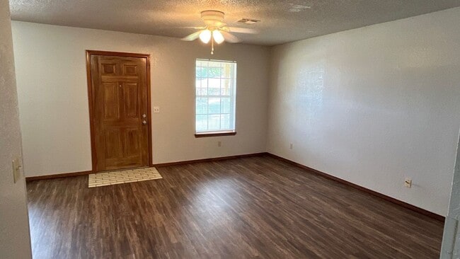 Building Photo - 3 Bed 2 Bath in OKC! Half off on the first month's rent.