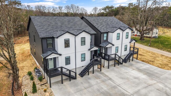 Building Photo - 8306 Lobelia Ln