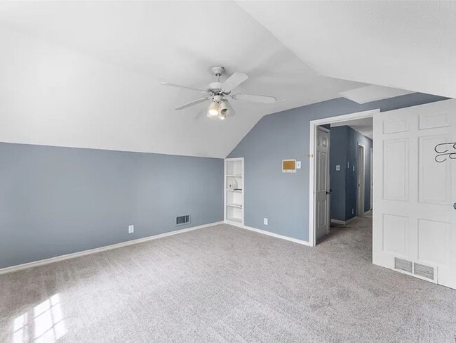 Foto del edificio - 2405 Summit Dr