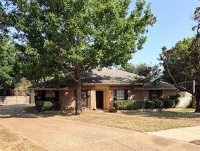 Building Photo - 929 Pleasant Valley Cir