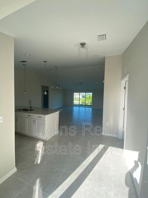 Building Photo - 1808 NW 6th Pl