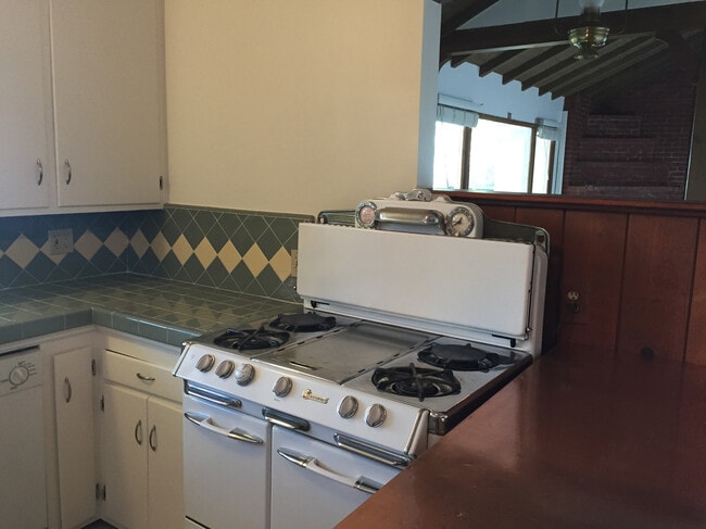 Vintage 1952 O'Keefe and Merit stove (renovated) - 15135 Encanto Dr