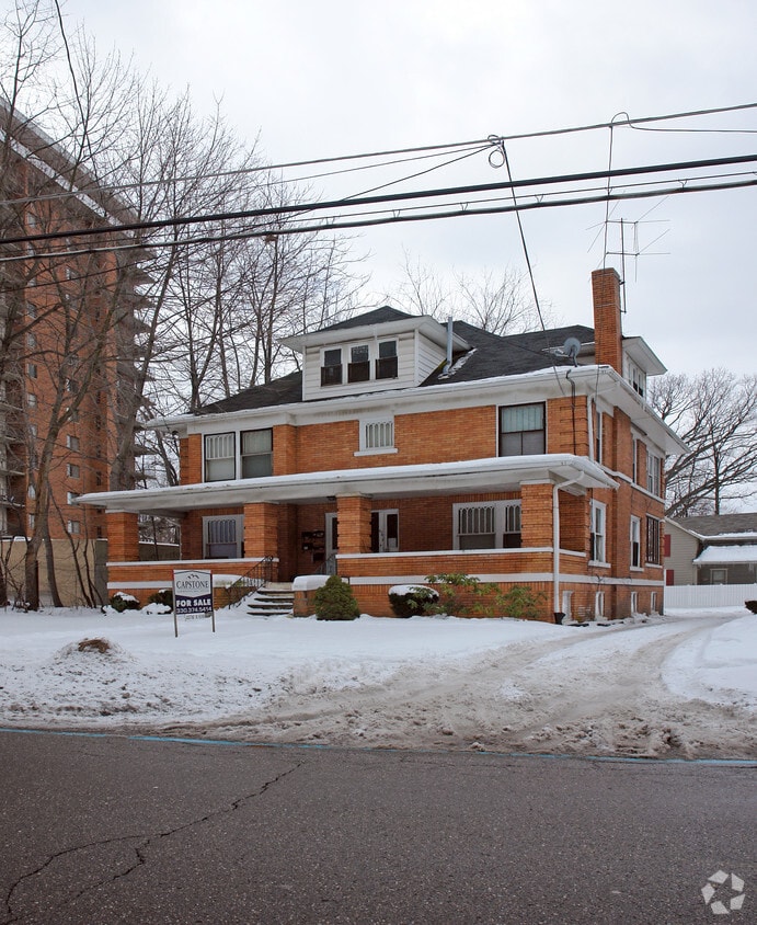 Primary Photo - 90 N Portage Path