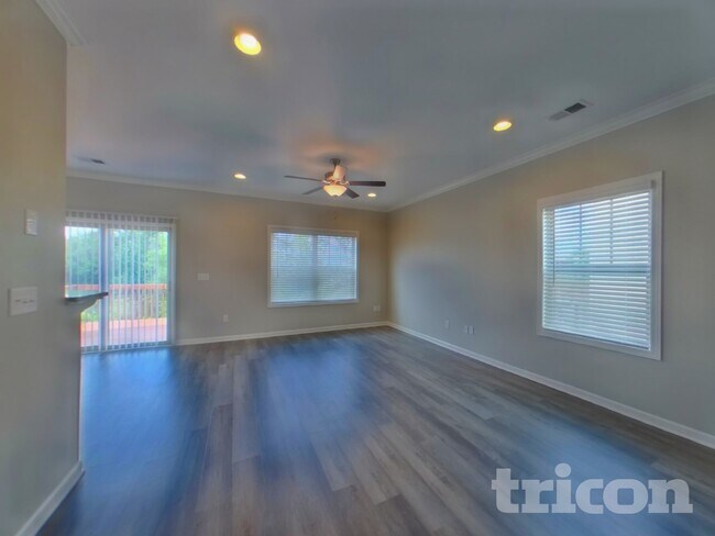 Building Photo - 618 Grantleigh Dr