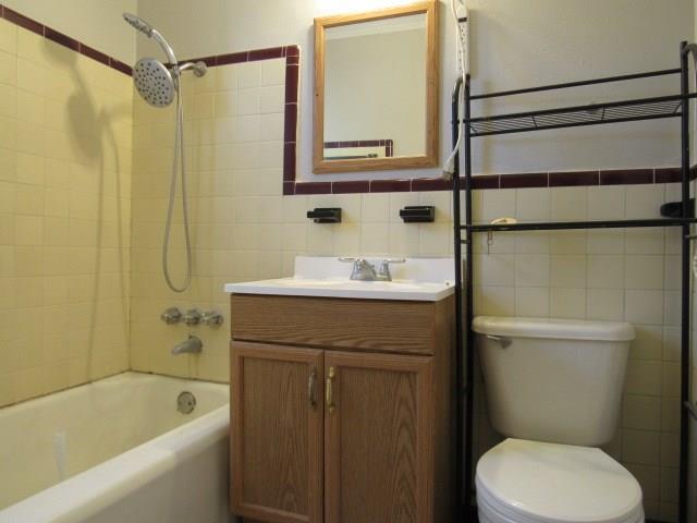 Building Photo - 253 Oleander Ave