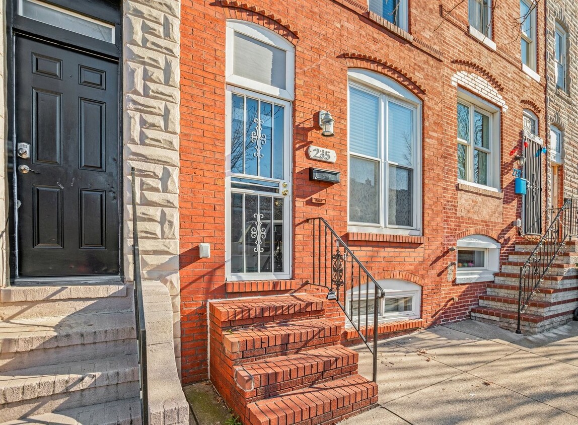 Foto principal - Cozy 2 BR 1.5 Ba Townhome by Patterson Park