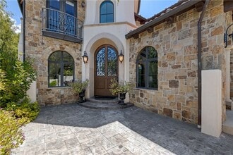 Building Photo - 718 N Poinsettia Ave