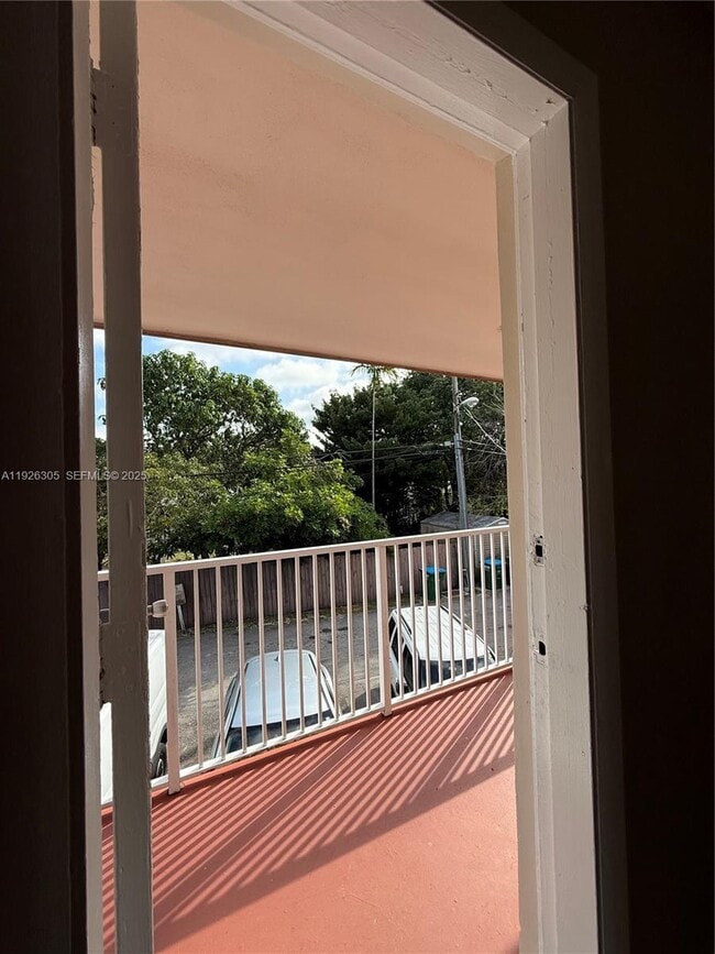 Building Photo - 2915 Plunkett St