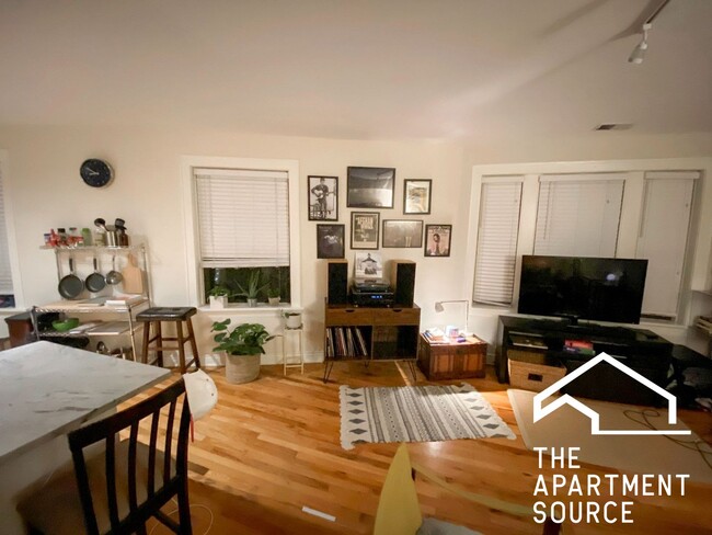 Photo - 2229 W Wilson Ave Townhome