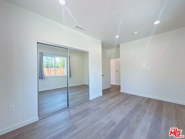 Foto del edificio - 5628 Beck Ave