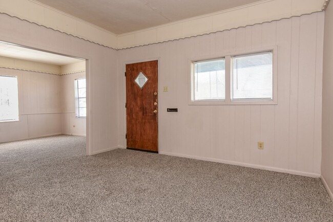 Building Photo - 3715 Eutopia St