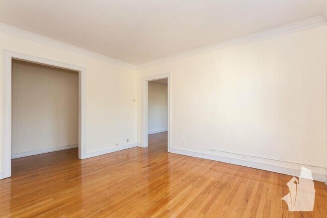 Building Photo - 2 bedroom in Chicago IL 60657