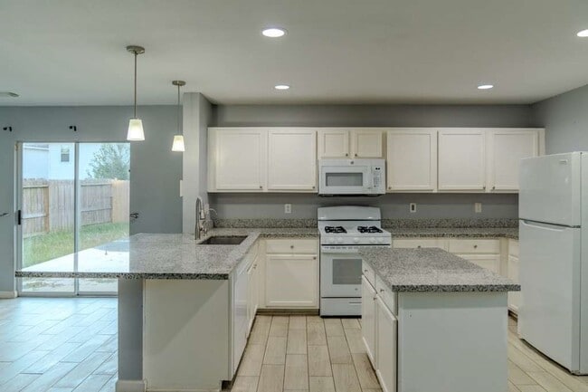 Foto del edificio - 7231 Enchanted Creek Dr