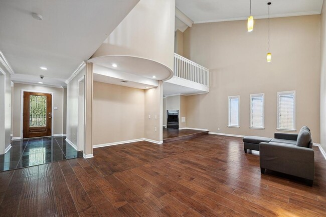 Building Photo - 3302 Chris Dr