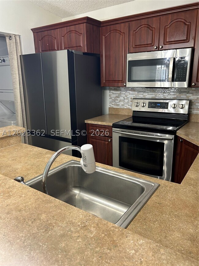 Building Photo - 578 Woodgate Cir