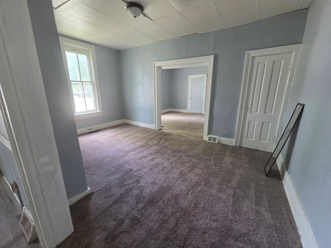 Foto del edificio - 2 bedroom townhouse style apartment on west side.
