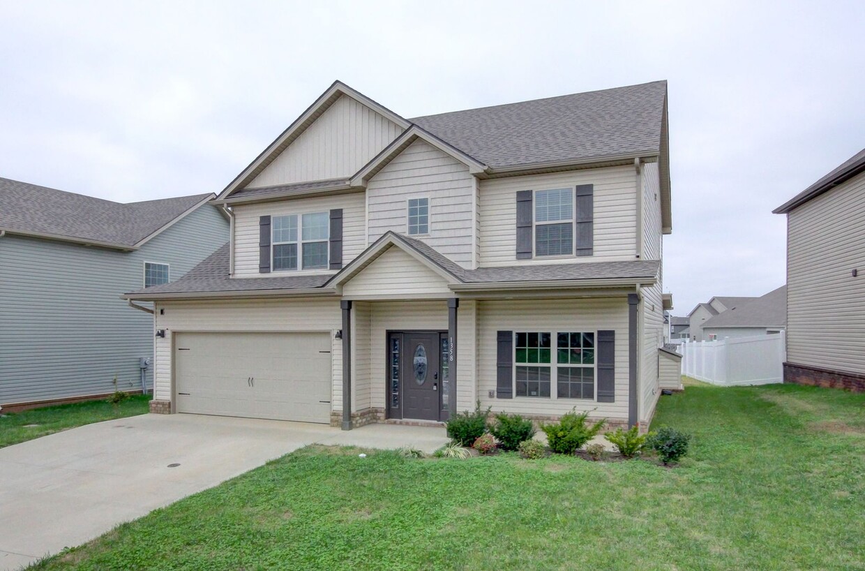 Foto principal - Spacious 4 bed 2.5 bath Clean with Fresh P...