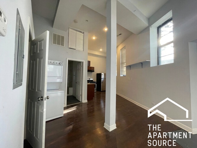 Building Photo - 2409 S Hoyne Ave