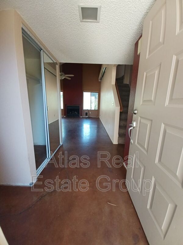 Foto del edificio - 9358 N Hampshire Dr