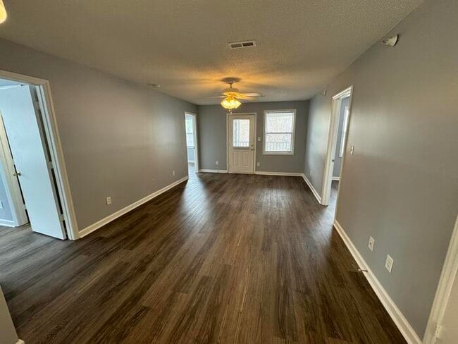 Foto del edificio - 1140-302 Carlton Ave! Remodled 4 Bed 4 Bath!