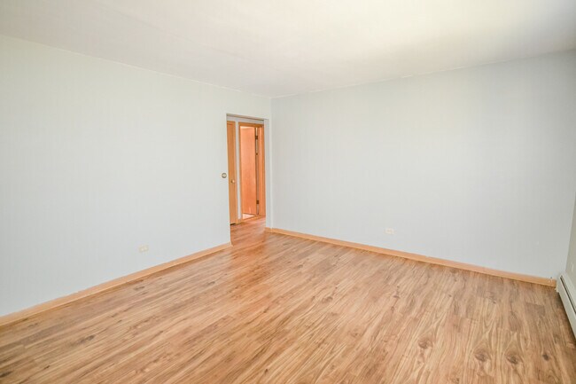 Building Photo - 5401 N Newcastle Ave