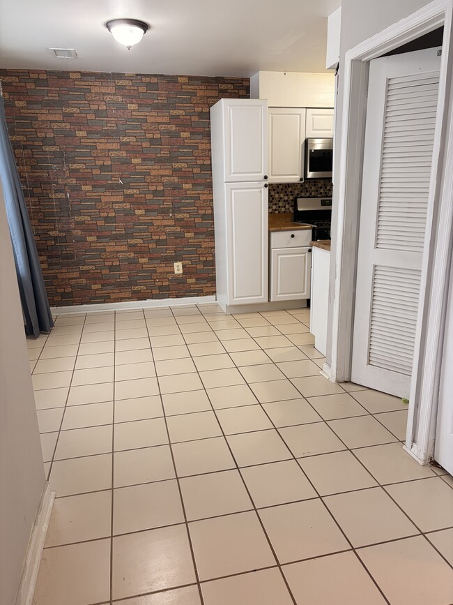 Building Photo - 11 Van Pelt Ct