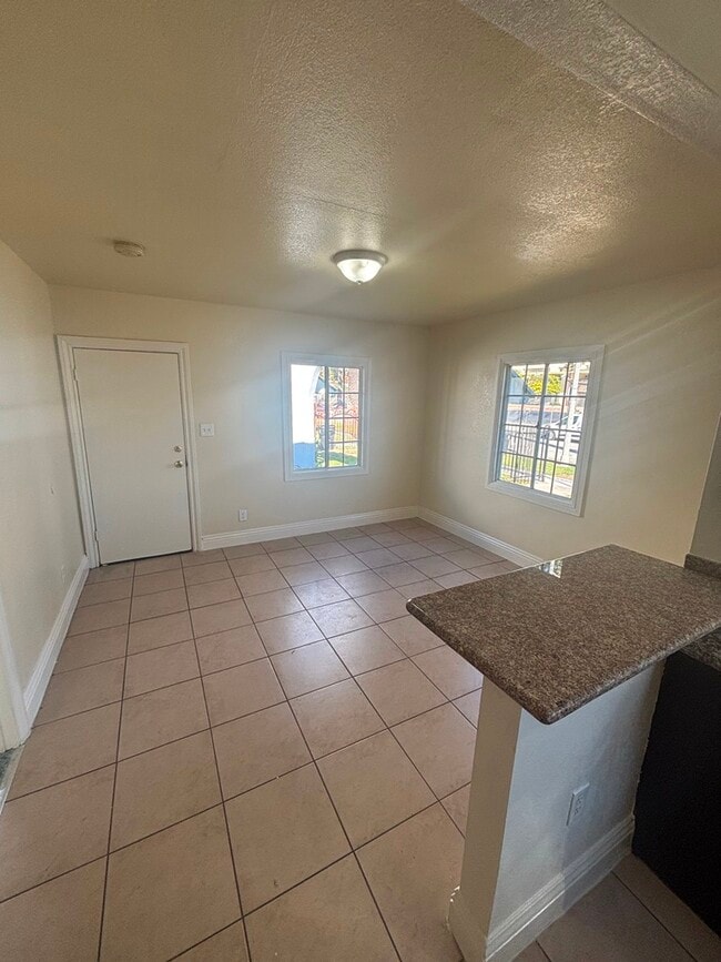 Foto del edificio - 2721 1/2 S Sycamore Ave