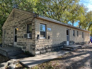 Building Photo - 223-223.5-2235 E Home St