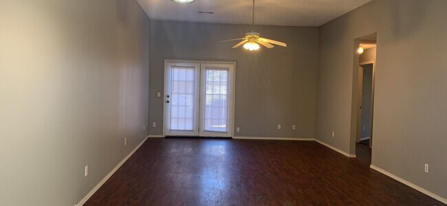 Building Photo - 3 Bedroom Duplex Available Soon in Fayette...