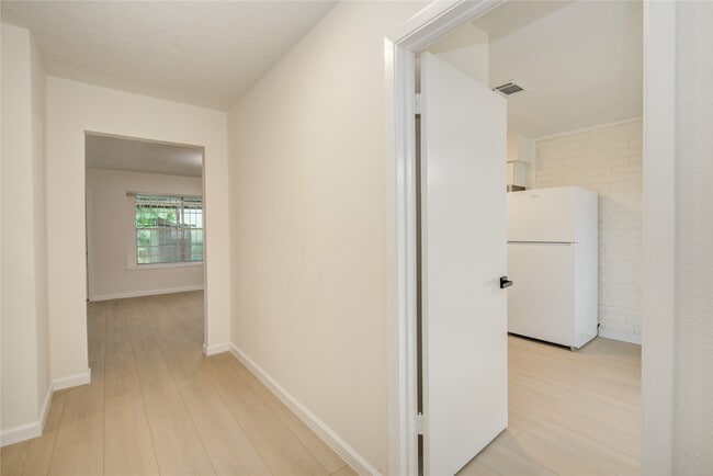 Building Photo - 12803 High Star Dr