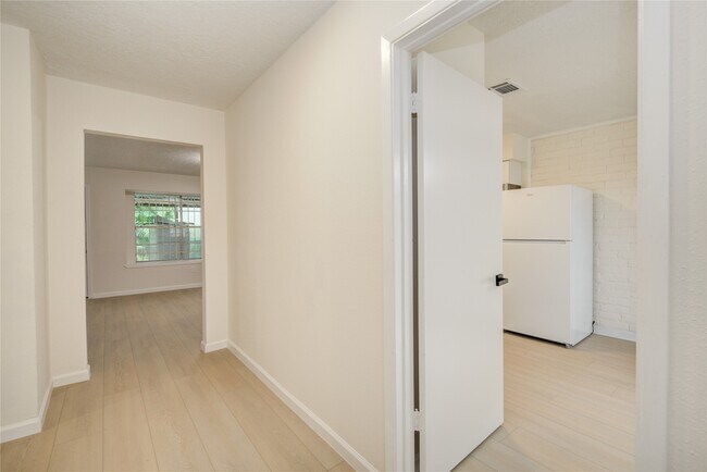 Foto del edificio - 12803 High Star Dr