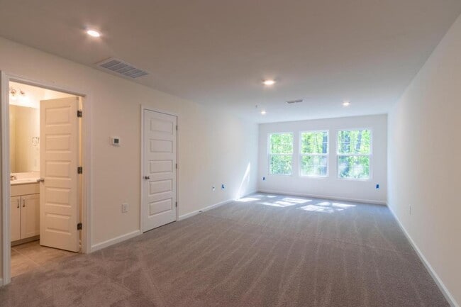 Building Photo - 1204 Grenshaw Dr