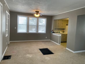 Building Photo - 509 N Blue Mound Ave