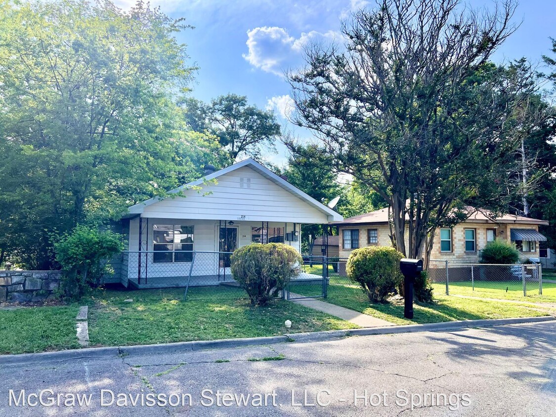 Primary Photo - 3 br, 2.5 bath House - 214 Chitwood St